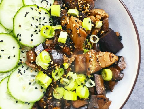 Makkelijk en snel recept voor een gezonde wokschotel met pittige kip en aubergine
